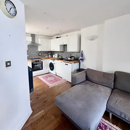 Bright & Cosy 3-bed Flat Hotwells, Walk To Clifton & Harbourside Apartment Bristol